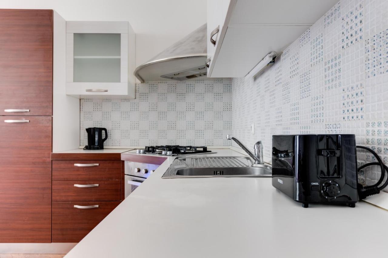 Luxury Riverside Apartments In The Center Of Прага Екстериор снимка
