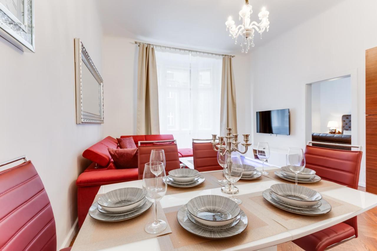 Luxury Riverside Apartments In The Center Of Прага Екстериор снимка