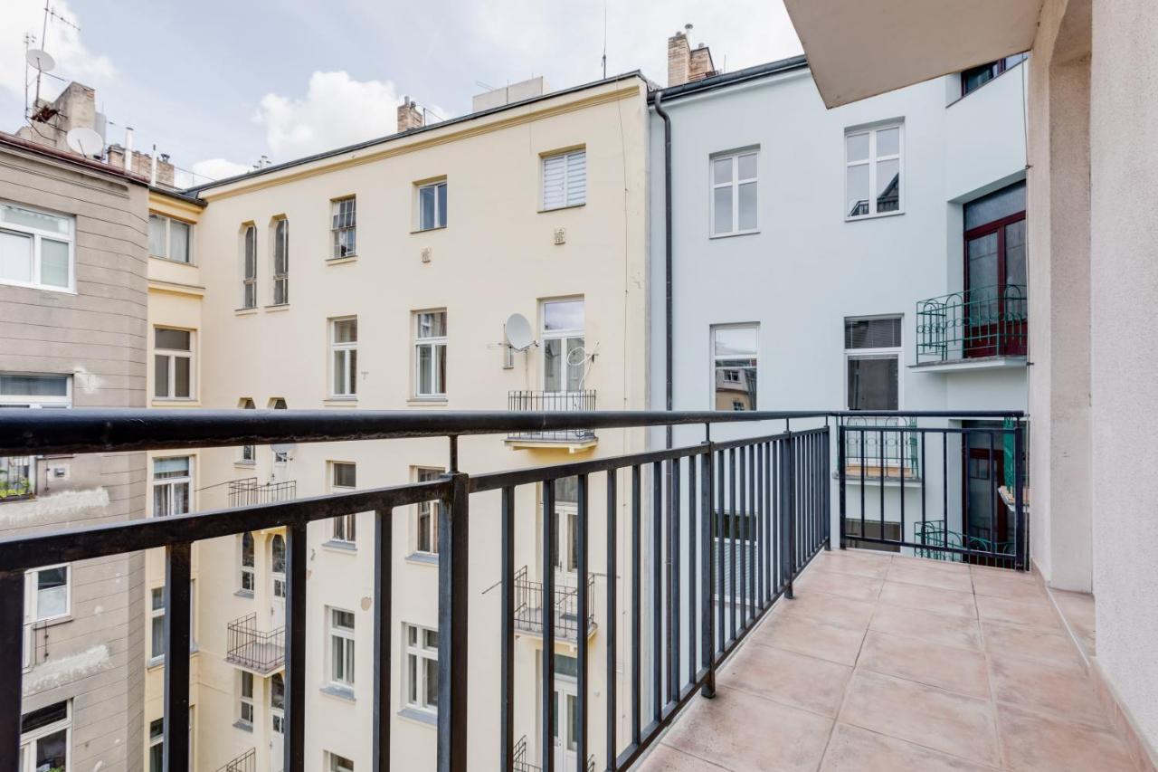 Luxury Riverside Apartments In The Center Of Прага Екстериор снимка