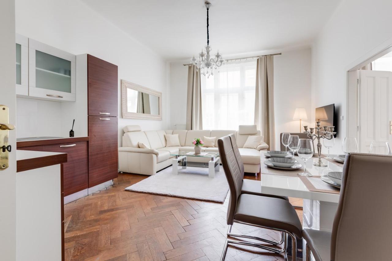 Luxury Riverside Apartments In The Center Of Прага Екстериор снимка