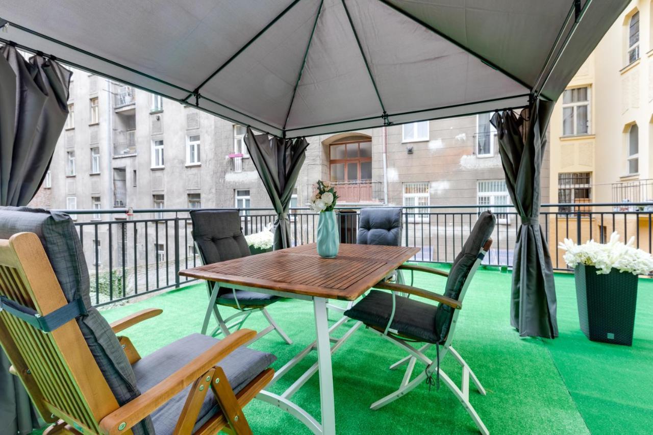 Luxury Riverside Apartments In The Center Of Прага Екстериор снимка
