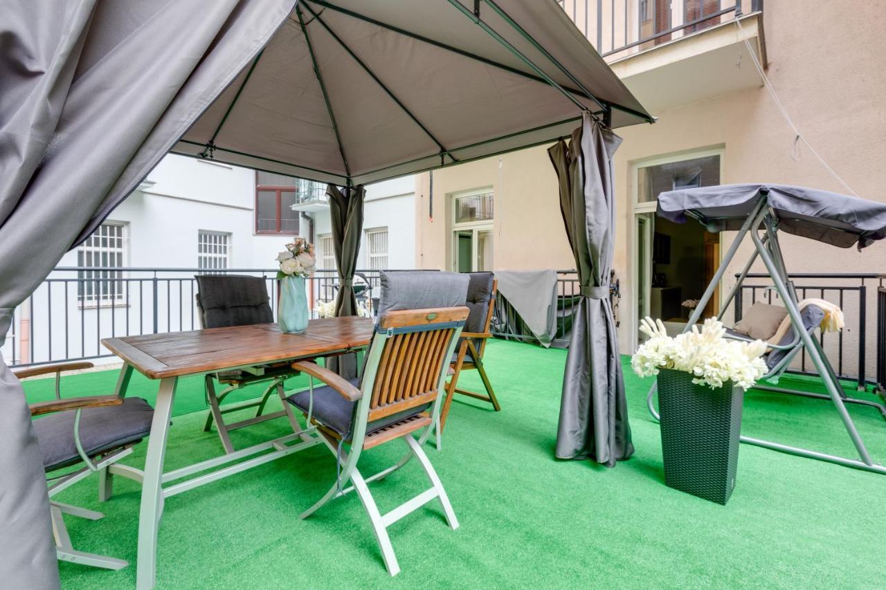 Luxury Riverside Apartments In The Center Of Прага Екстериор снимка