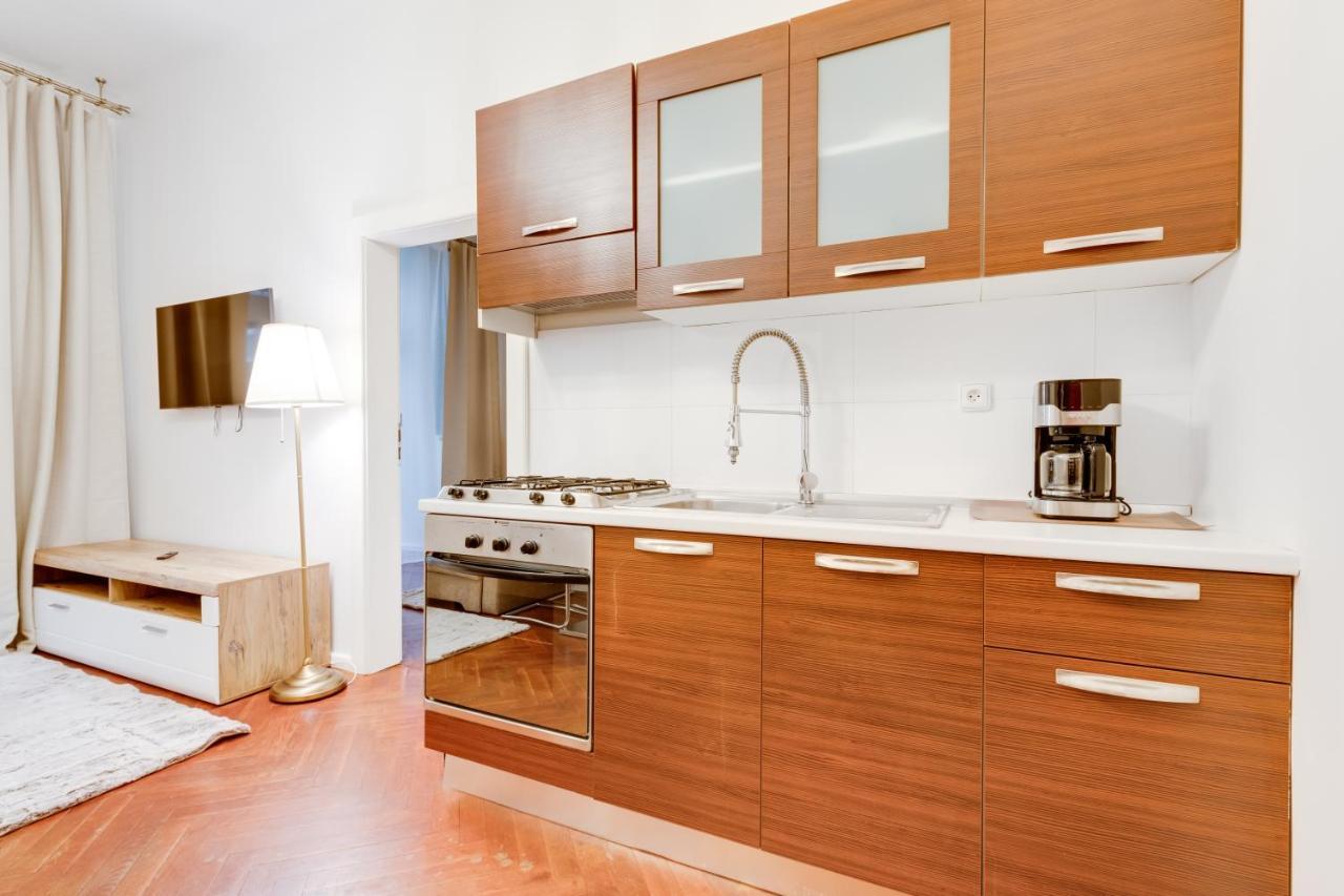 Luxury Riverside Apartments In The Center Of Прага Екстериор снимка