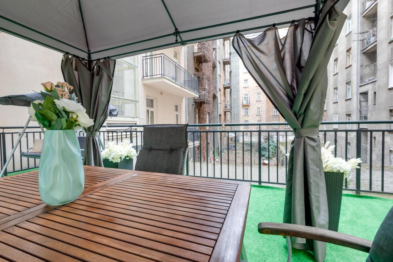 Luxury Riverside Apartments In The Center Of Прага Екстериор снимка
