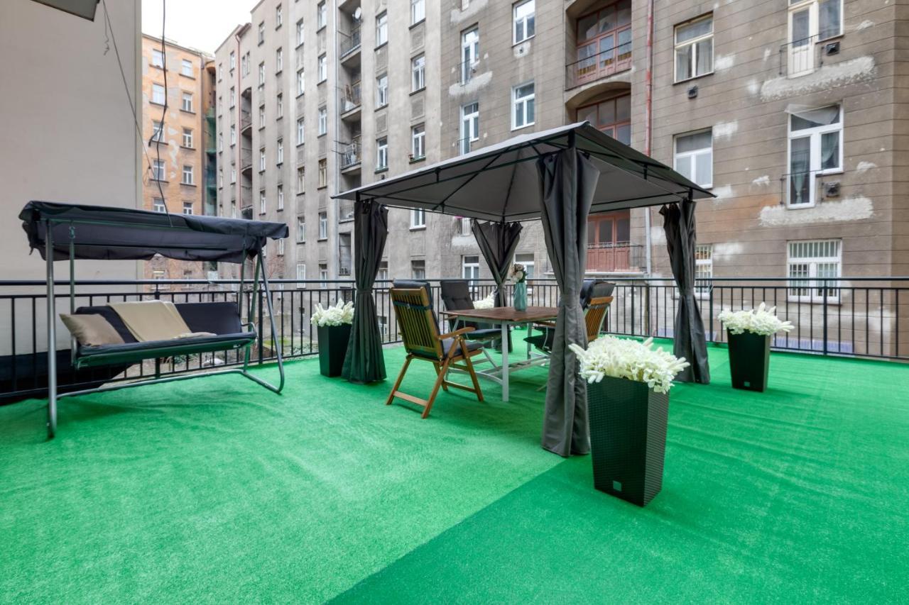 Luxury Riverside Apartments In The Center Of Прага Екстериор снимка