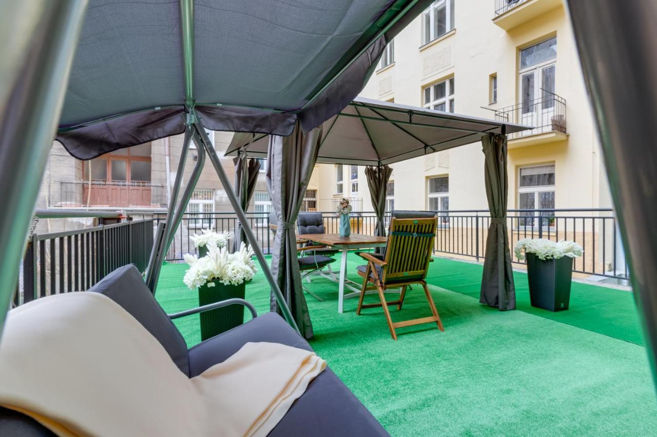 Luxury Riverside Apartments In The Center Of Прага Екстериор снимка
