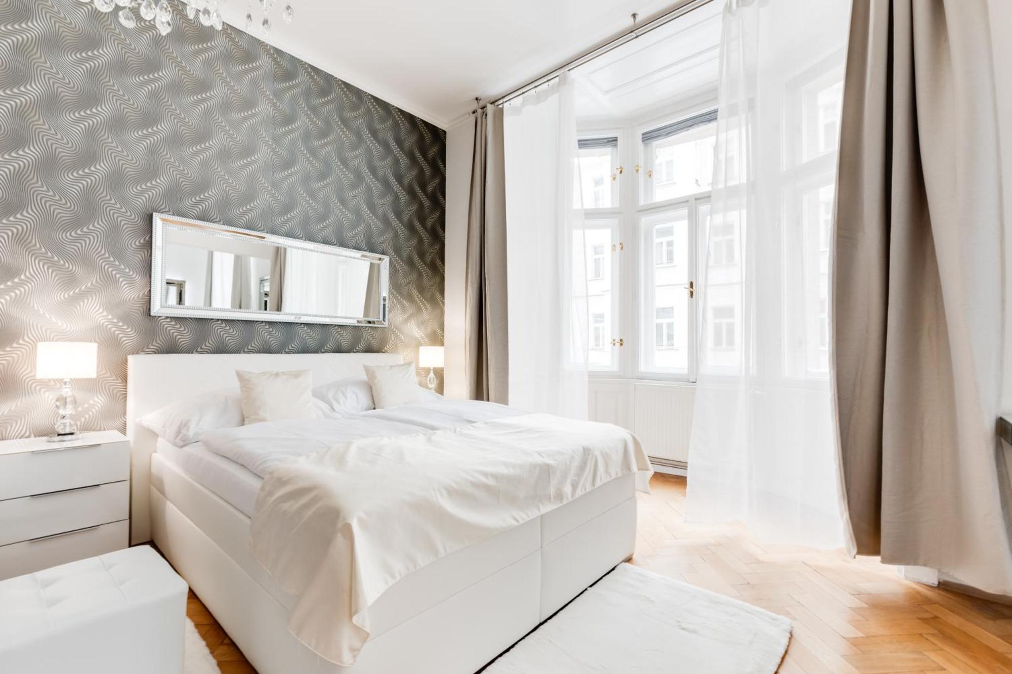 Luxury Riverside Apartments In The Center Of Прага Екстериор снимка