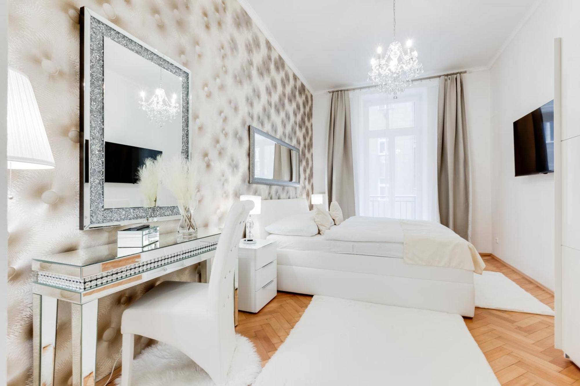 Luxury Riverside Apartments In The Center Of Прага Екстериор снимка