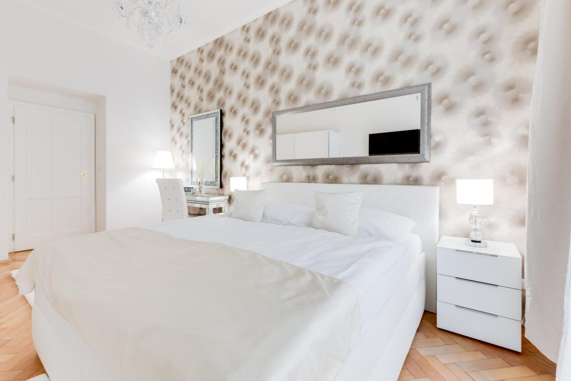 Luxury Riverside Apartments In The Center Of Прага Екстериор снимка