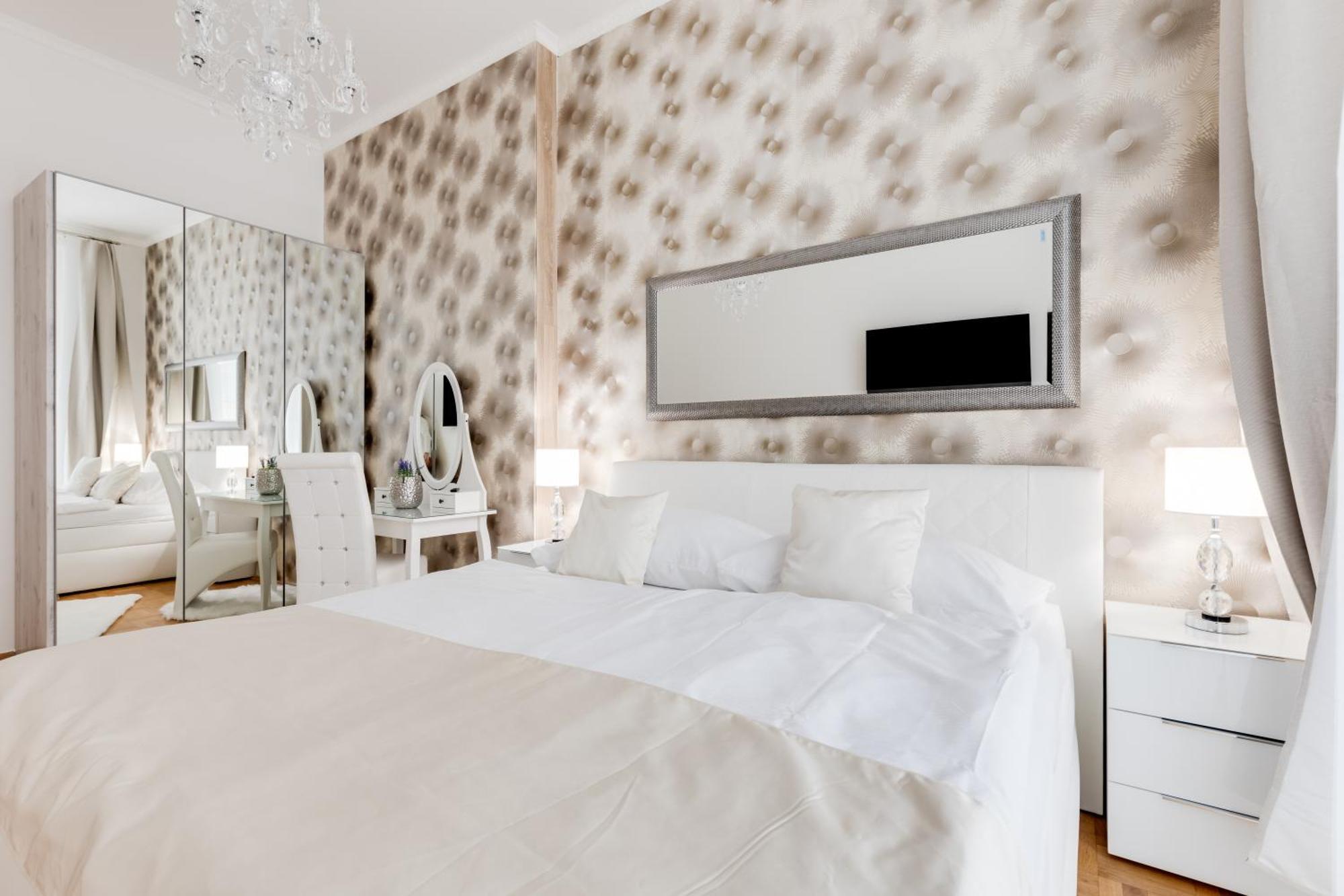 Luxury Riverside Apartments In The Center Of Прага Екстериор снимка