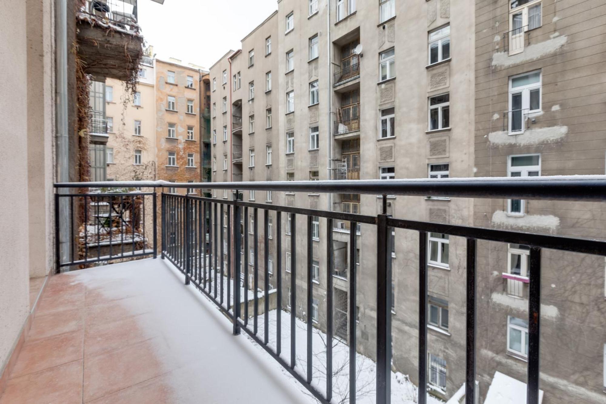 Luxury Riverside Apartments In The Center Of Прага Екстериор снимка